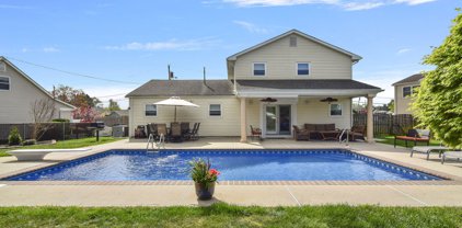 16 Galway Drive, Hazlet