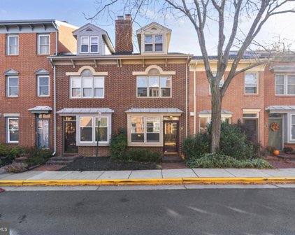 505 Colecroft Ct, Alexandria