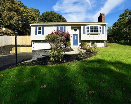 20 Como Dr, Attleboro