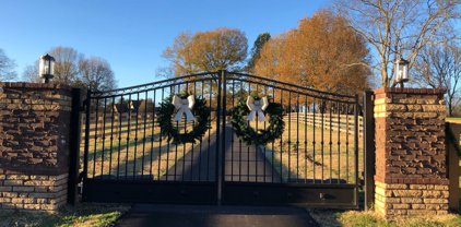 1767 Saundersville Rd, Hendersonville