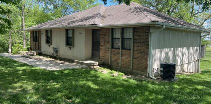 1300-1301 La Chateau Drive, Liberty