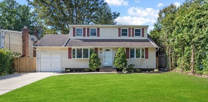 50 Hillside Lane, Syosset