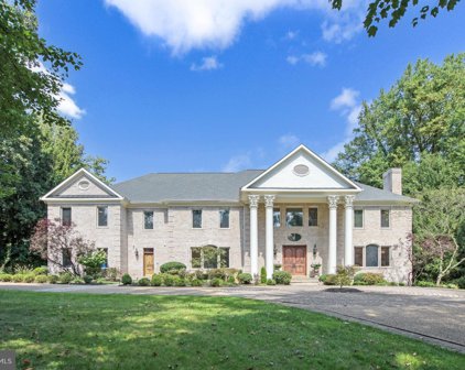 1350 Woodside Dr, Mclean