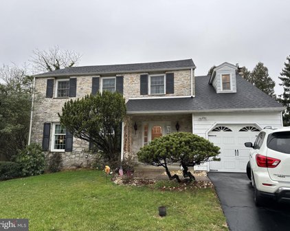 748 W Rolling Rd, Springfield