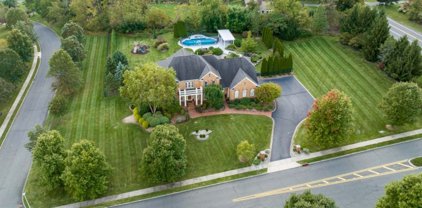 2 Crystal Glenn Ct, Raritan Twp.