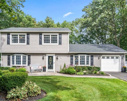 21 Falmouth Drive, Mt. Sinai