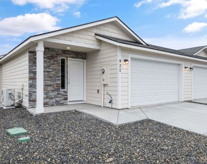 921 Duke Lane, West Richland