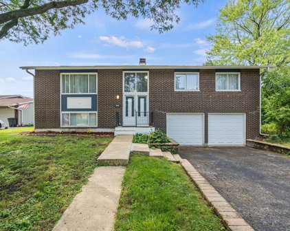 6934 Glenn Court, Woodridge