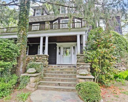 18 Overlook Circle, New Rochelle
