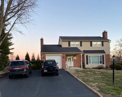245 Hemlock Ln, Springfield