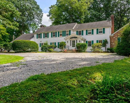 38 Horse Hollow Court, Locust Valley