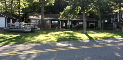 7505 S Lakeshore Drive, Pentwater