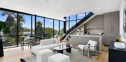 933 N Spaulding Ave, West Hollywood