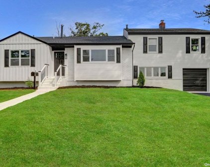 415 Spangle Drive, N. Babylon