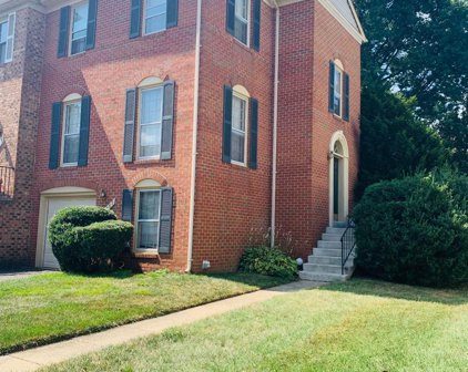 4267 Sleepy Lake Dr, Fairfax