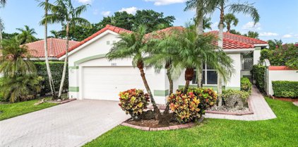 1061 Bel Aire Dr E, Pembroke Pines