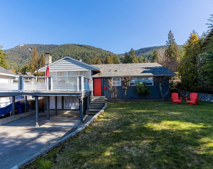 712 Winona Avenue, North Vancouver