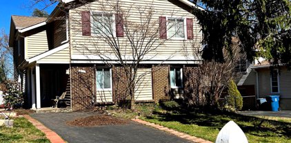 211 Summers Ct, Sterling
