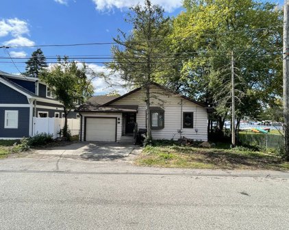 709 Lake Shore Drive, Wauconda