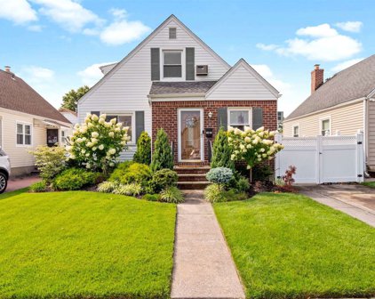 163-46 20th Avenue, Whitestone
