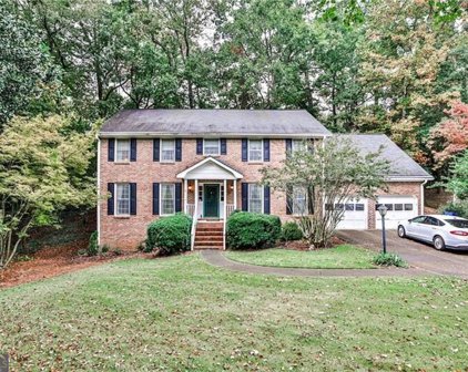 1340 Cambridge Court NE, Brookhaven