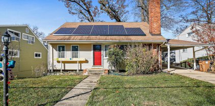 402 Broadwood Dr, Rockville