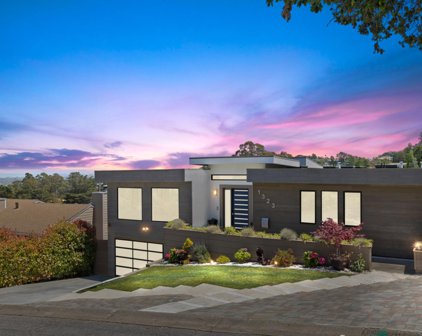 1323 Vista Grande, Millbrae