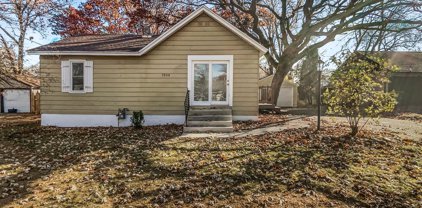 5808 Quail Avenue N, Crystal