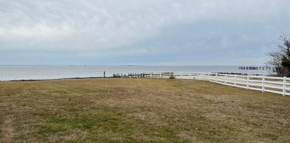 100 Beachside Dr, Stevensville