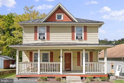 458 S Washington St, Berkeley Springs