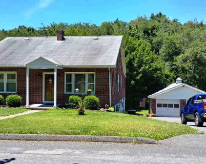 1334 Shades Ln, Cumberland