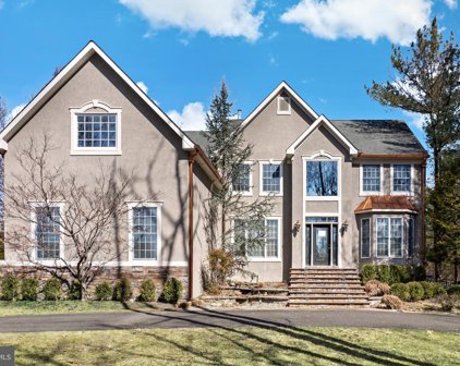 18 High Point Dr, Medford