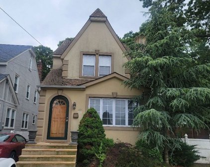 405 Hempstead Drive, West Hempstead