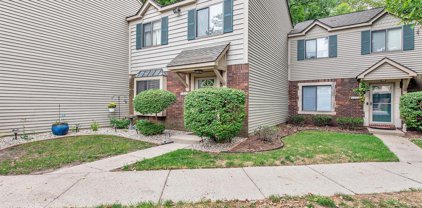 1562 STREAMWOOD, Rochester Hills