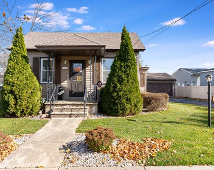 19 Railroad Street, Gilberts