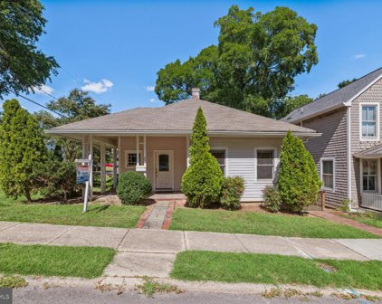25 Groves Ave, Alexandria