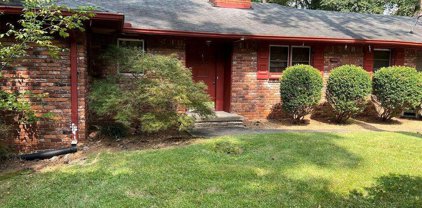 165 Underwood Dr Nw, Sandy Springs