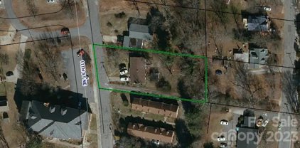 1030 11th Ne Street, Hickory
