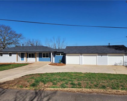 4613 Woodlane Drive, Oakwood