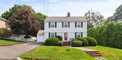27 Orchard Ln, Melrose