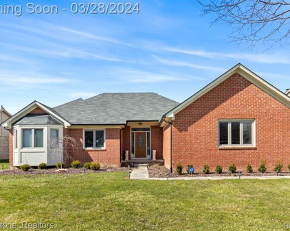 15011 HILLCREST, Shelby Twp