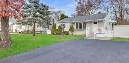944 Ostrander Avenue, Riverhead