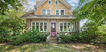 200 Elizabeth St., N Versailles