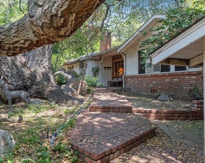 850 Oakglade Drive, Monrovia