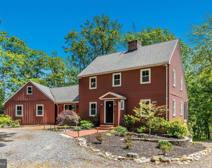 5085 Fleming Rd, Mount Airy