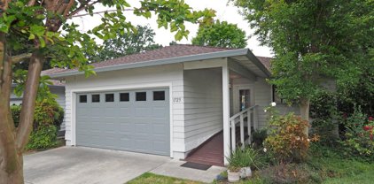 1725 Burgundy Place, Santa Rosa