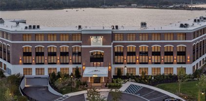 10 Shore Road Unit #305, Glenwood Landing