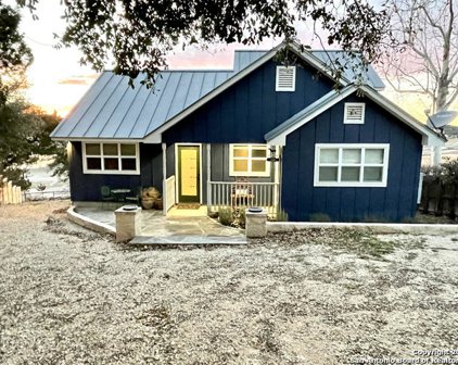 172 Jones Beach Dr, Pipe Creek