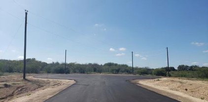 213 Forest Creek Rd, Devine