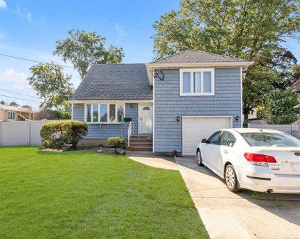 2780 Riverside Avenue, Merrick